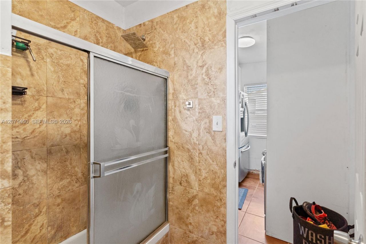 3445 NW 2nd St, Miami, FL 33125 Photo