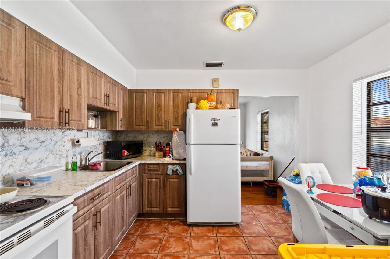 3445 NW 2nd St, Miami, FL 33125 Photo