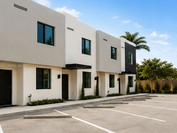 171 NW 158th St, Unit 11, Miami, FL 33169