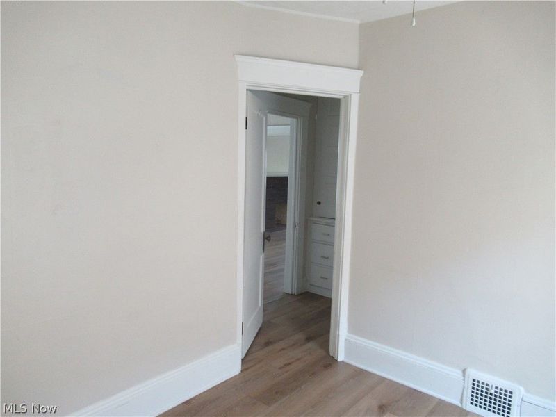 1518 Ridgewood Avenue, Unit Upstairs, Lakewood, OH 44107 Photo 12
