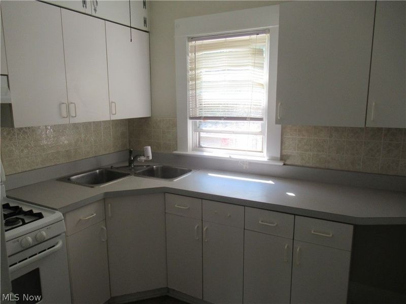 1518 Ridgewood Avenue, Unit Upstairs, Lakewood, OH 44107 Photo 13