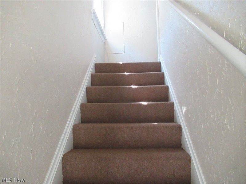 1518 Ridgewood Avenue, Unit Upstairs, Lakewood, OH 44107 Photo 2