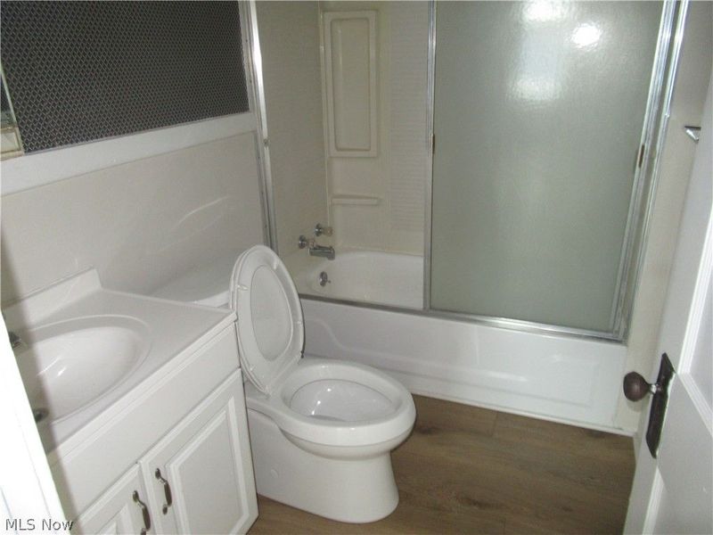 1518 Ridgewood Avenue, Unit Upstairs, Lakewood, OH 44107 Photo 9