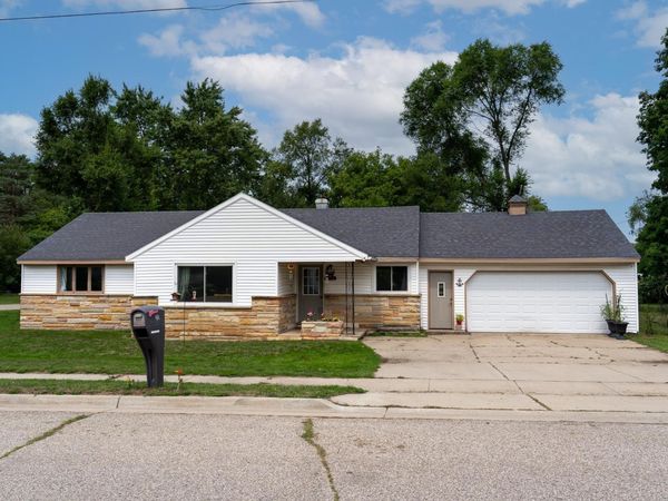 198 Ohio Street W, Farwell, MI 48622