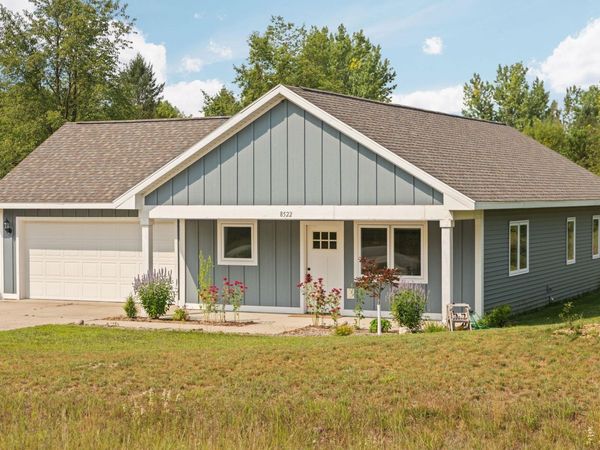 8522 Olivia Drive, Maple City, MI 49664