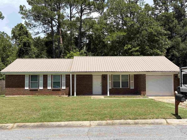 8104 Li Fair Dr, Pensacola, FL 32506