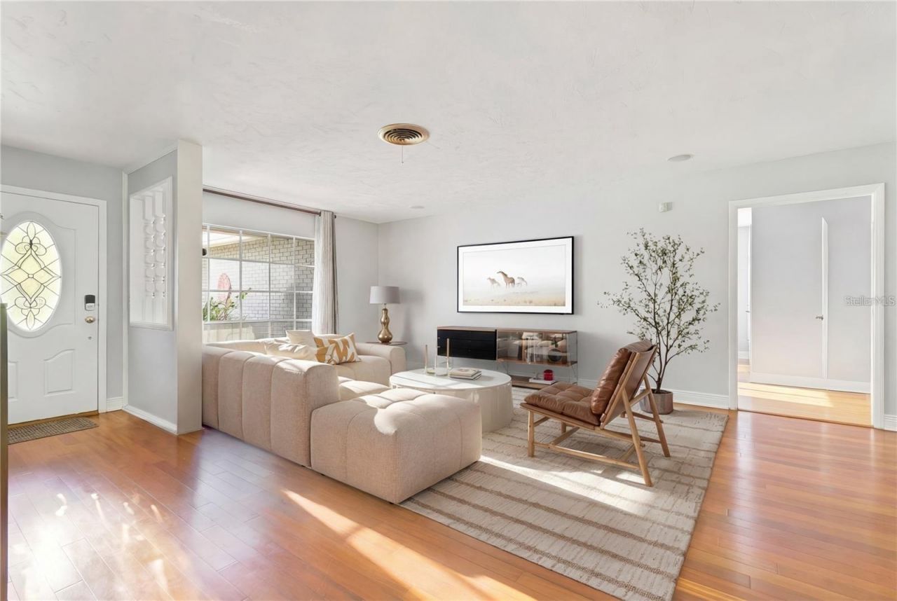 2102 W Kyra Drive , Tampa, FL 33612 Photo