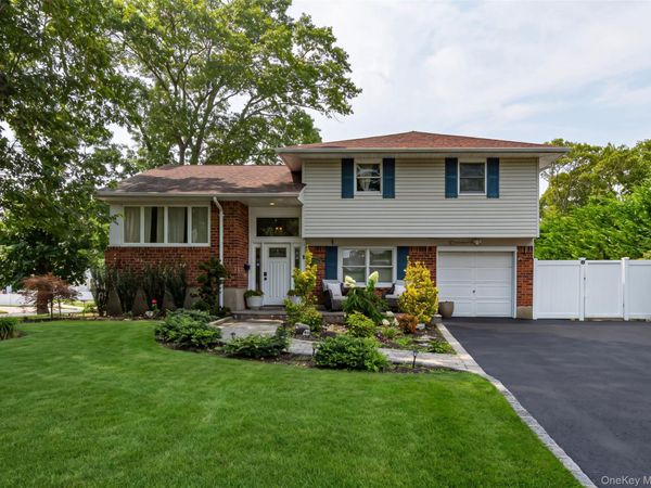 9 Carole Lane, East Islip, NY 11730