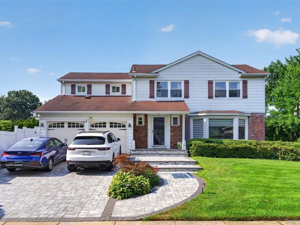 2 Foxhurst Court , New Hyde Park, NY 11040