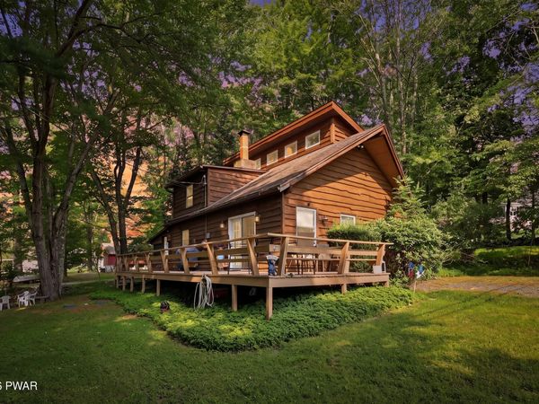 101 Ivywood Lane, Paupack, PA 18451