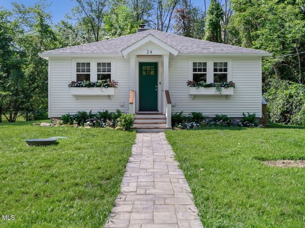 24 W Kaydeross Avenue, Saratoga Springs, NY 12866