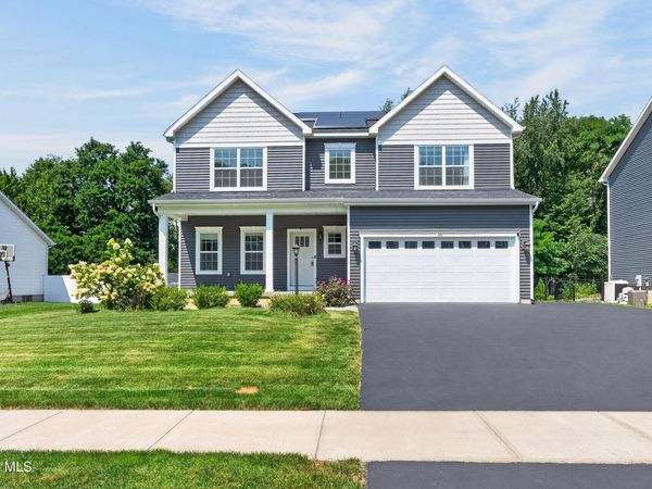 38 Wyatts Circle, East Greenbush, NY 12144