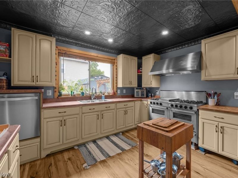 3216 Chatham Avenue, Cleveland, OH 44113 Photo 16