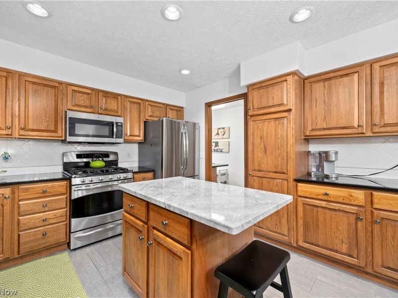 7012 Morning Dove Lane, Olmsted Township, OH 44138 Photo 12
