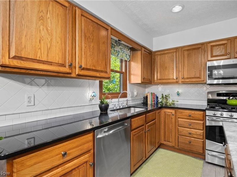 7012 Morning Dove Lane, Olmsted Township, OH 44138 Photo 15