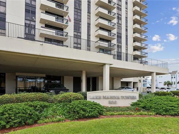 300 LAKE MARINA Avenue , Unit 4A, New Orleans, LA 70124