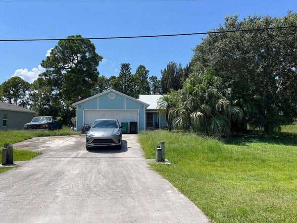 2210 SE GRAND Drive, Port St. Lucie, FL 34952
