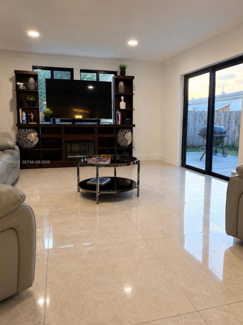 2906 Island Dr, Miramar, FL 33023 Photo