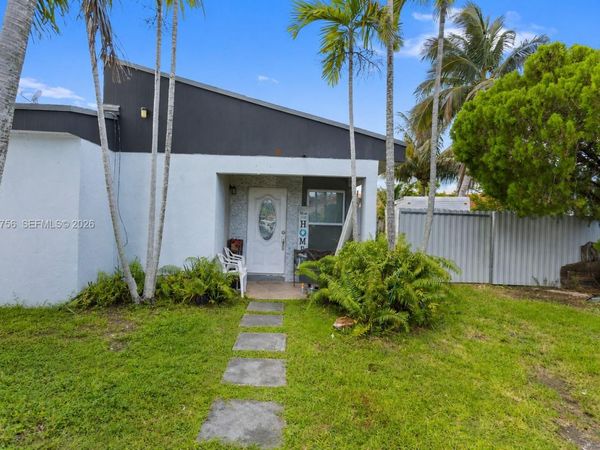 12021 SW 209th St , Miami, FL 33177