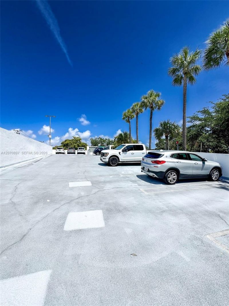 8101 Biscayne Blvd , Unit R-411, Miami, FL 33138 Photo