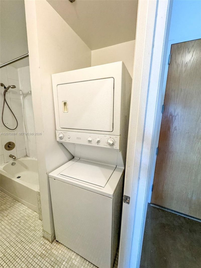 8101 Biscayne Blvd , Unit R-411, Miami, FL 33138 Photo