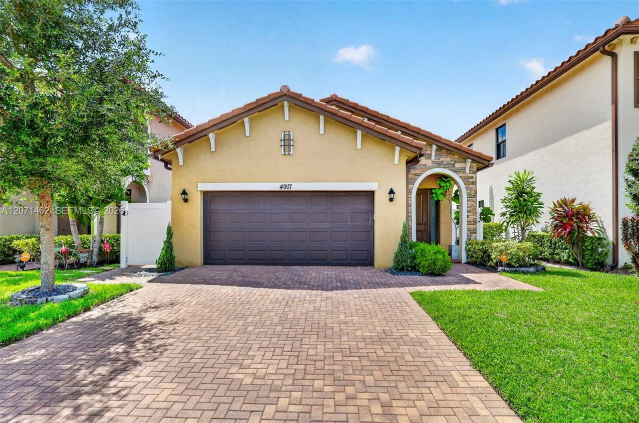 4917 NW 51st Ter, Tamarac, FL 33319 Main Photo