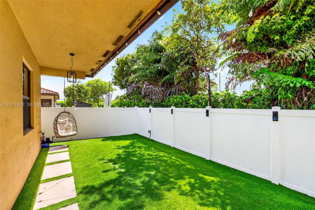 4917 NW 51st Ter, Tamarac, FL 33319 Photo