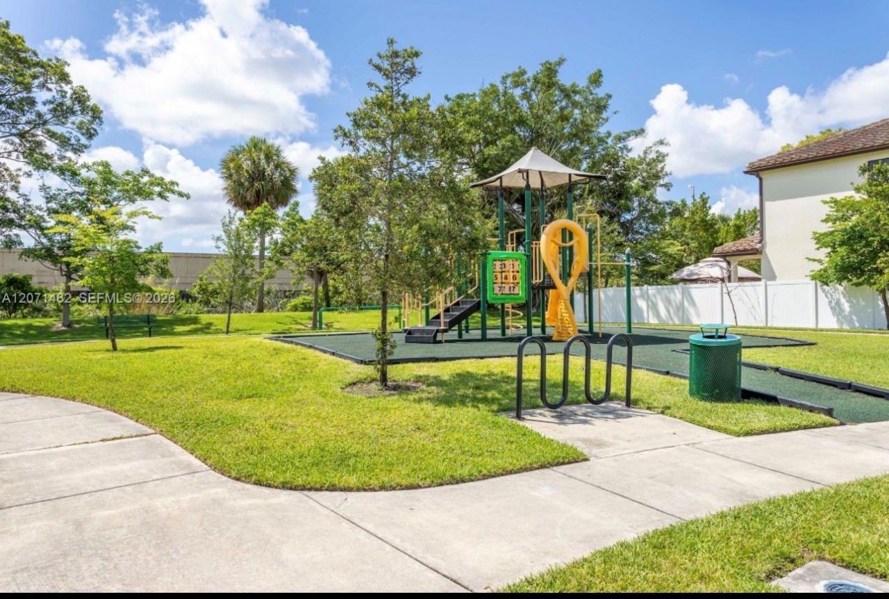 4917 NW 51st Ter, Tamarac, FL 33319 Photo