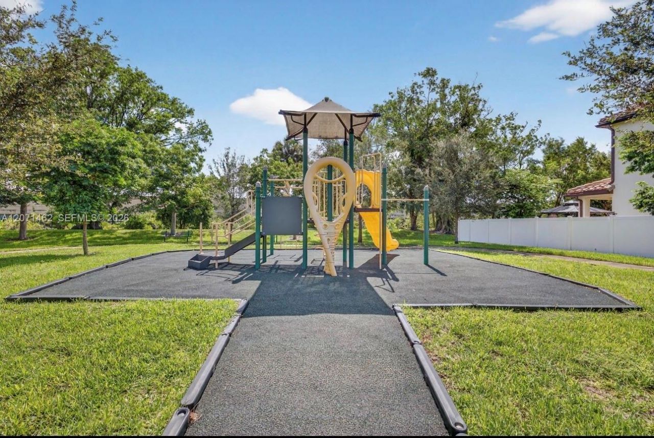 4917 NW 51st Ter, Tamarac, FL 33319 Photo