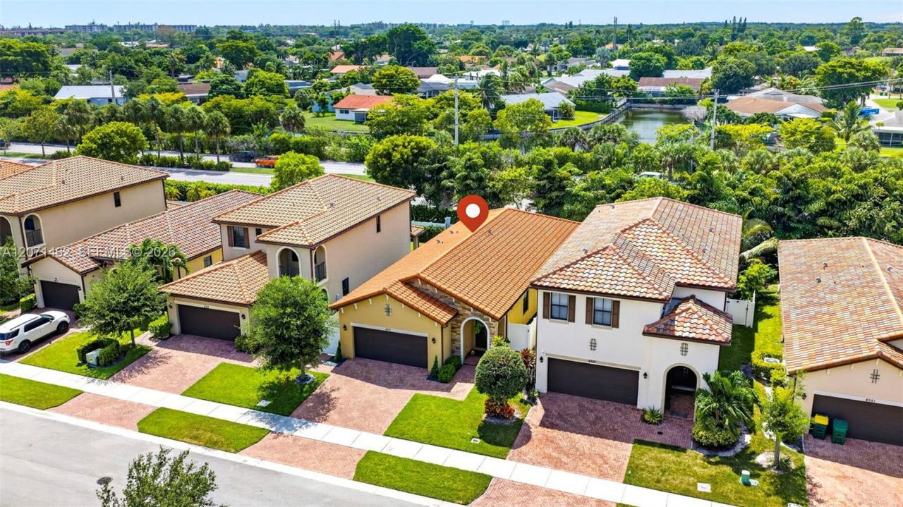 4917 NW 51st Ter, Tamarac, FL 33319 Photo
