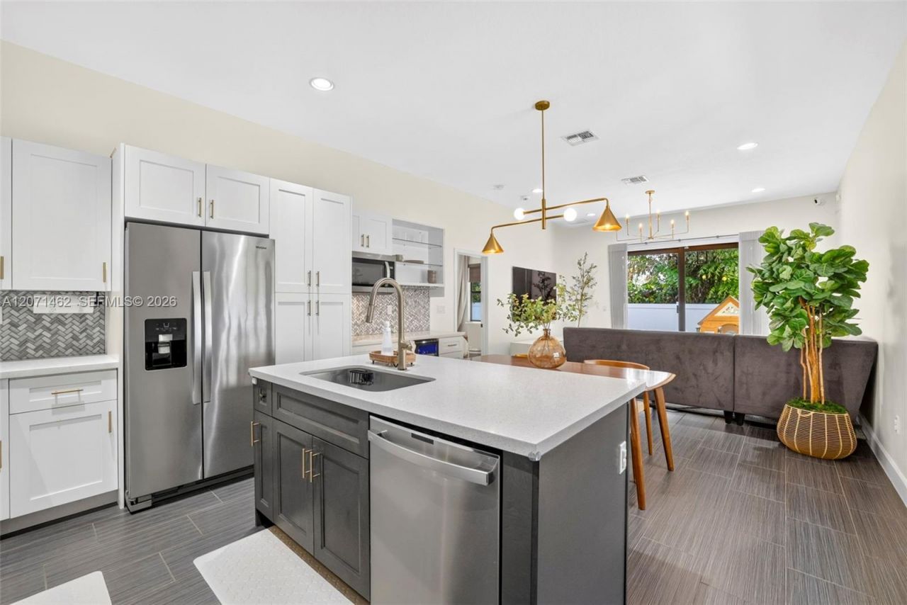 4917 NW 51st Ter, Tamarac, FL 33319 Photo