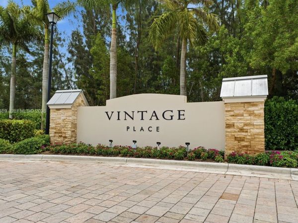 7042 NW 103rd Path , Doral, FL 33178