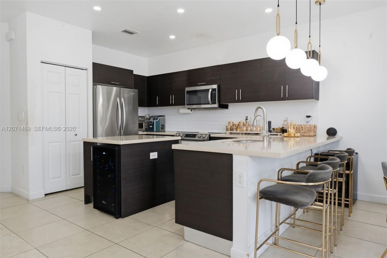 7042 NW 103rd Path , Doral, FL 33178 Photo