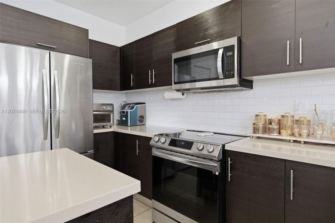 7042 NW 103rd Path , Doral, FL 33178 Photo