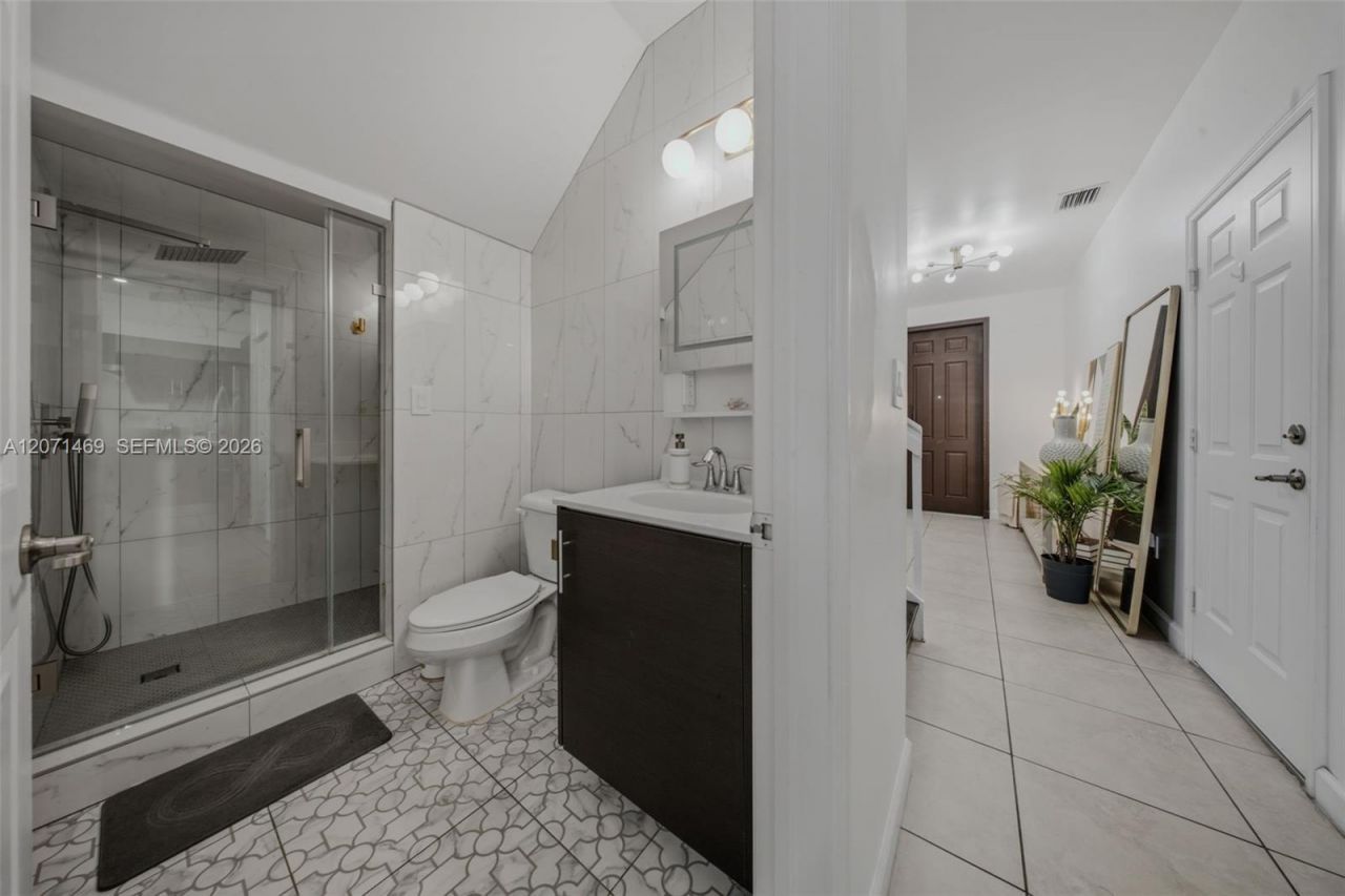 7042 NW 103rd Path , Doral, FL 33178 Photo