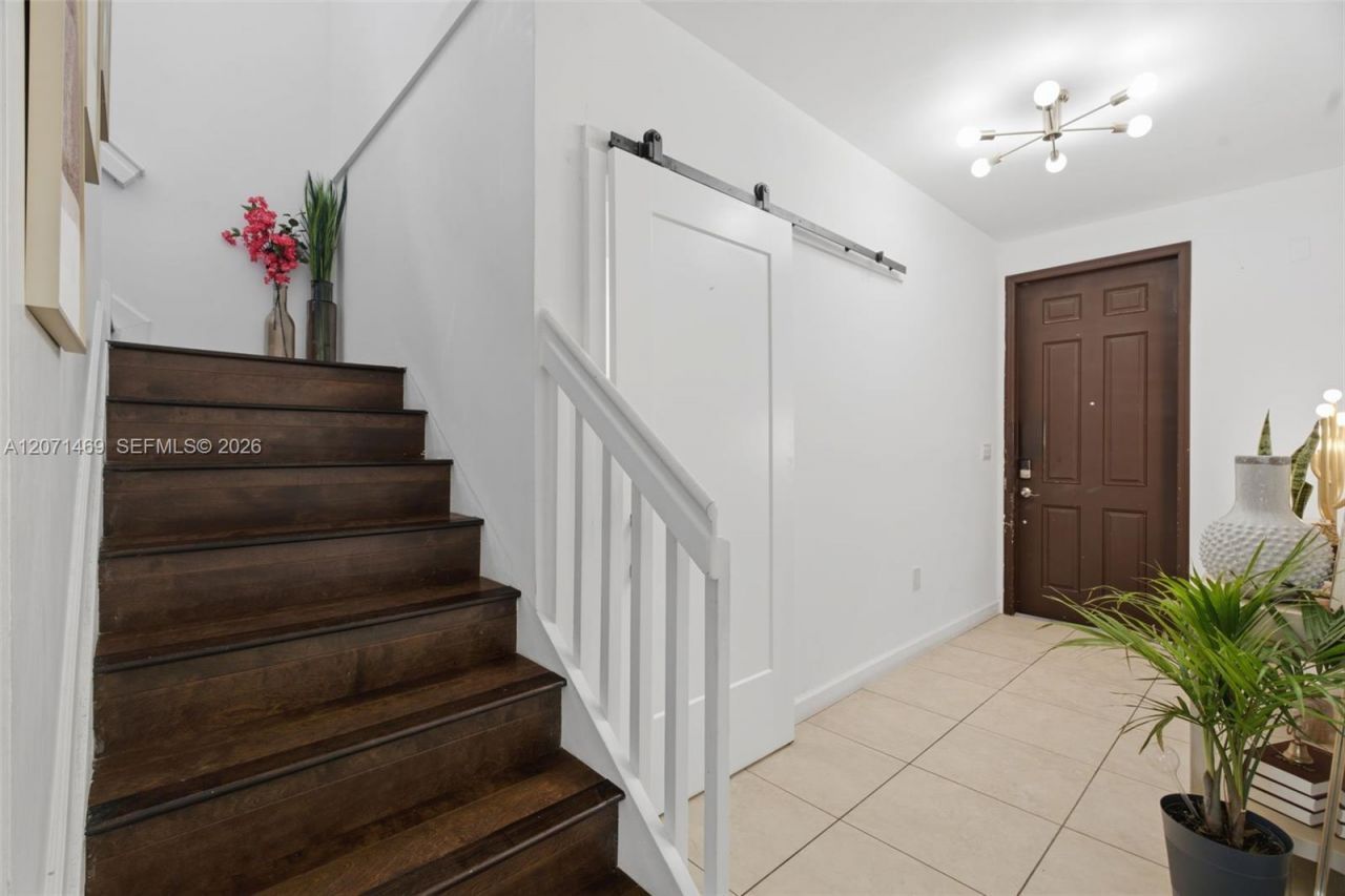 7042 NW 103rd Path , Doral, FL 33178 Photo