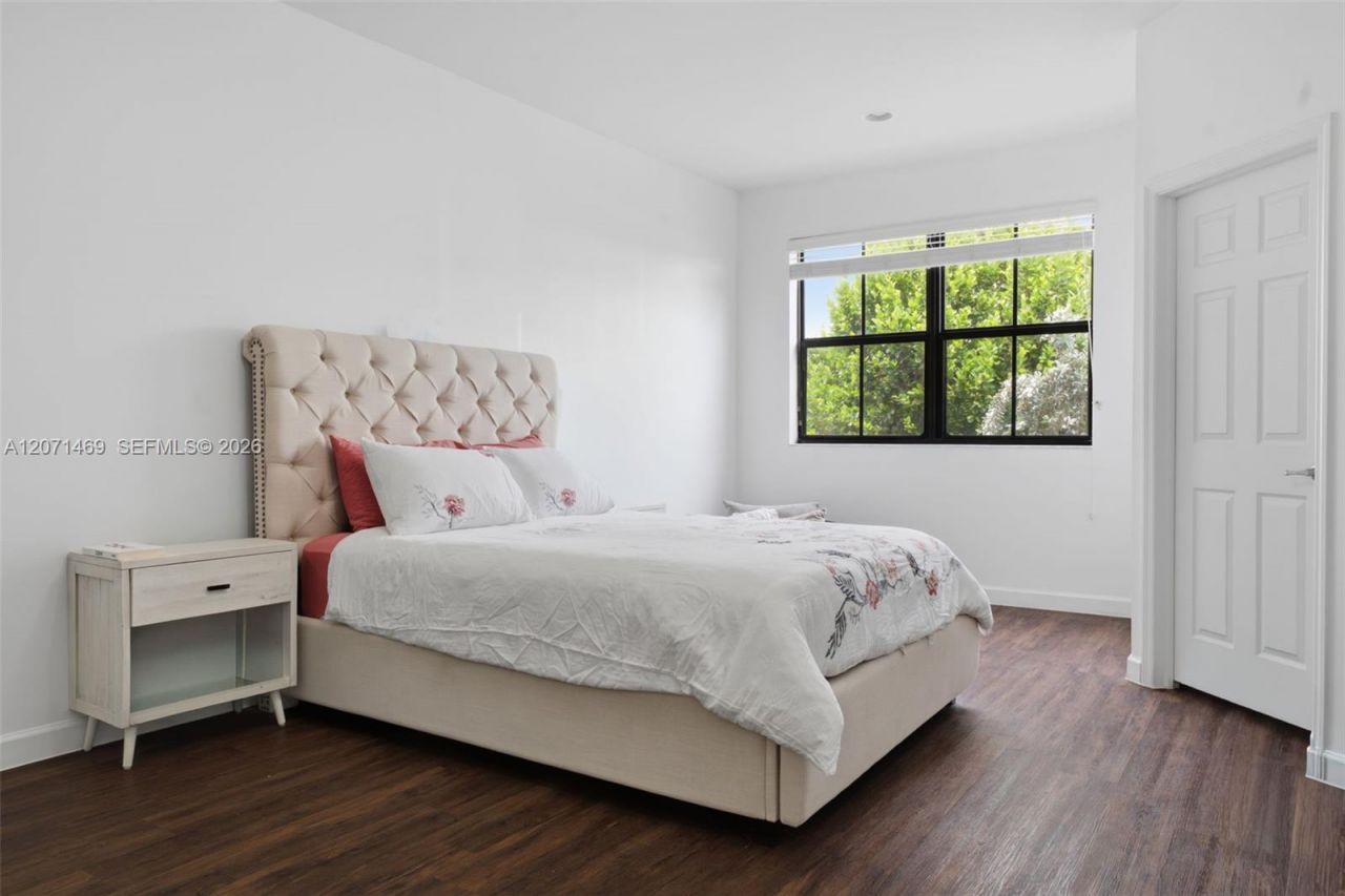 7042 NW 103rd Path , Doral, FL 33178 Photo
