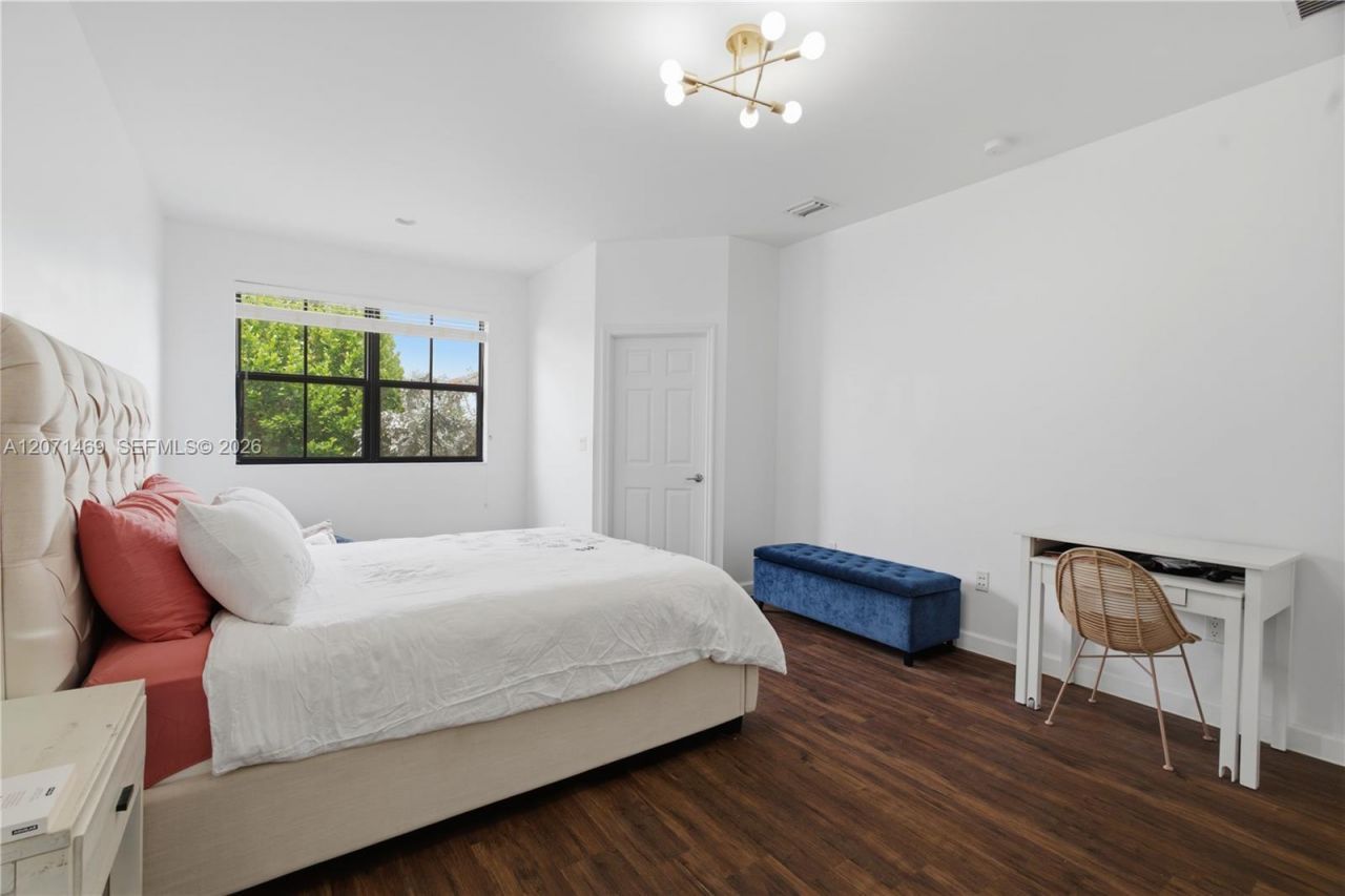 7042 NW 103rd Path , Doral, FL 33178 Photo