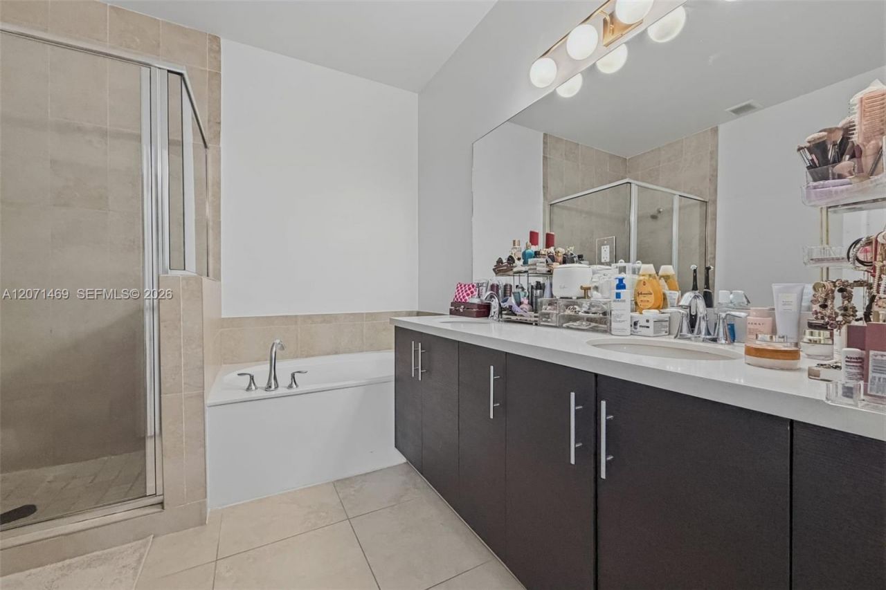 7042 NW 103rd Path , Doral, FL 33178 Photo