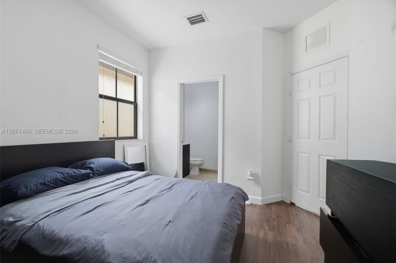 7042 NW 103rd Path , Doral, FL 33178 Photo