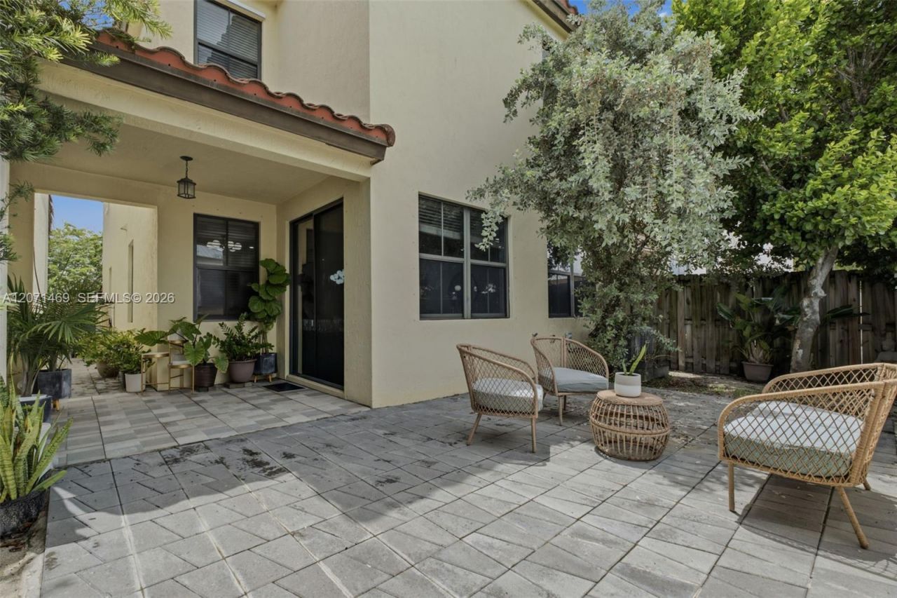 7042 NW 103rd Path , Doral, FL 33178 Photo
