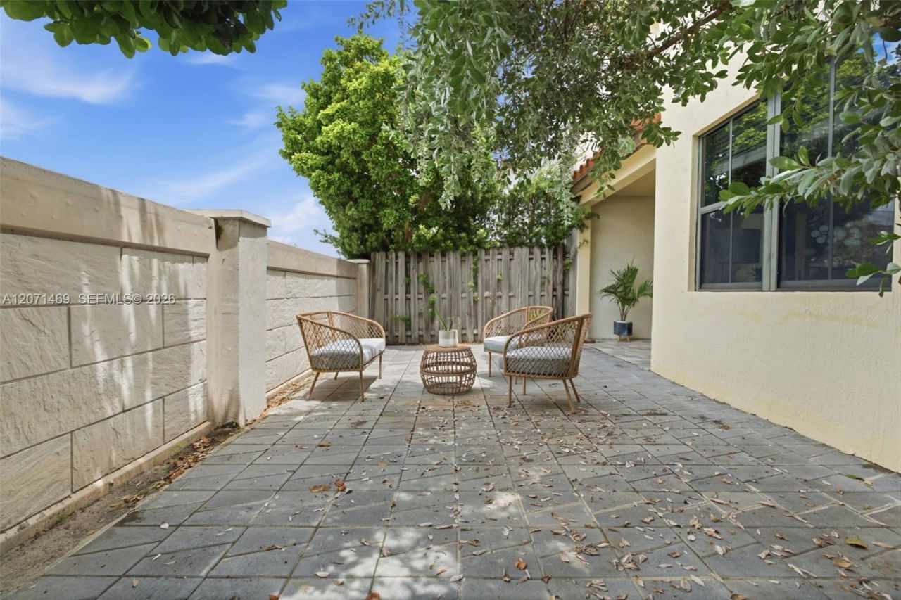 7042 NW 103rd Path , Doral, FL 33178 Photo