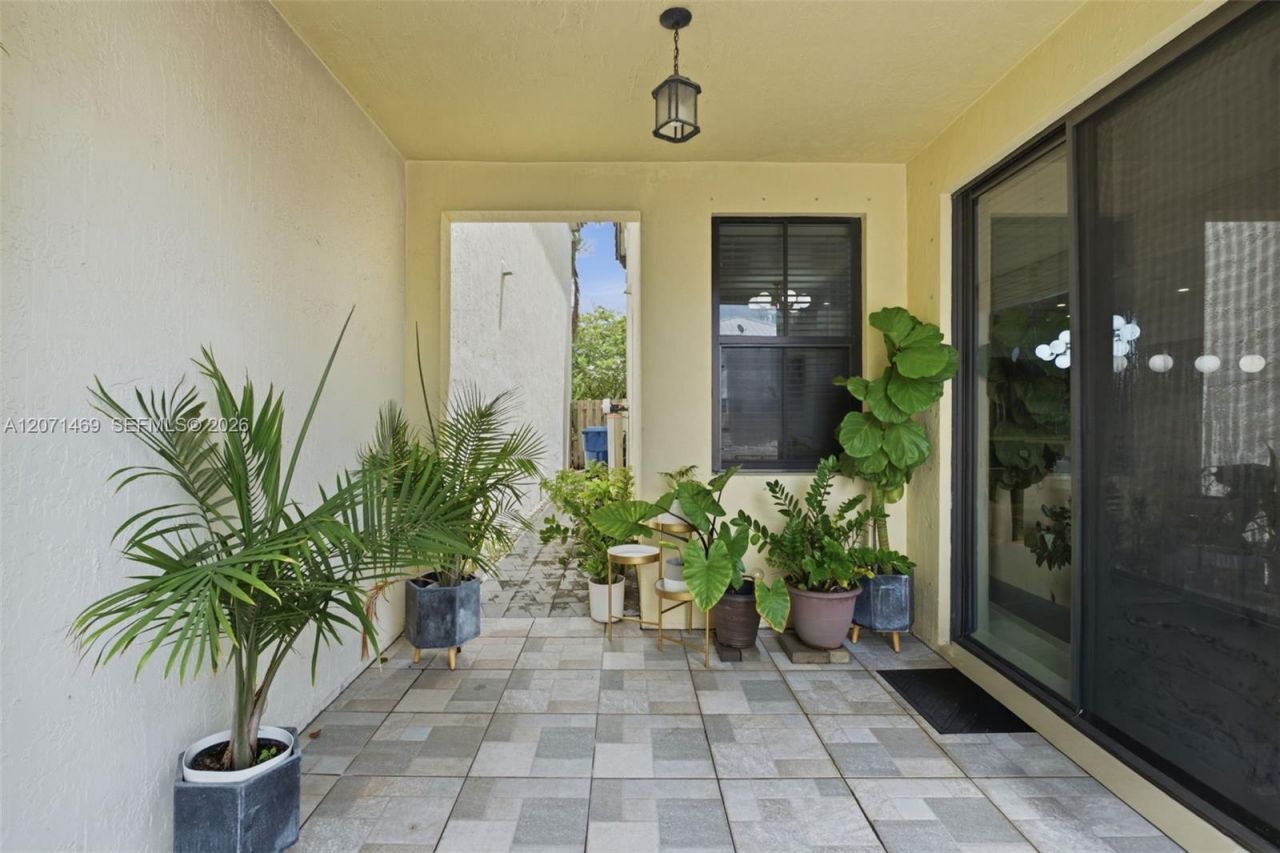 7042 NW 103rd Path , Doral, FL 33178 Photo