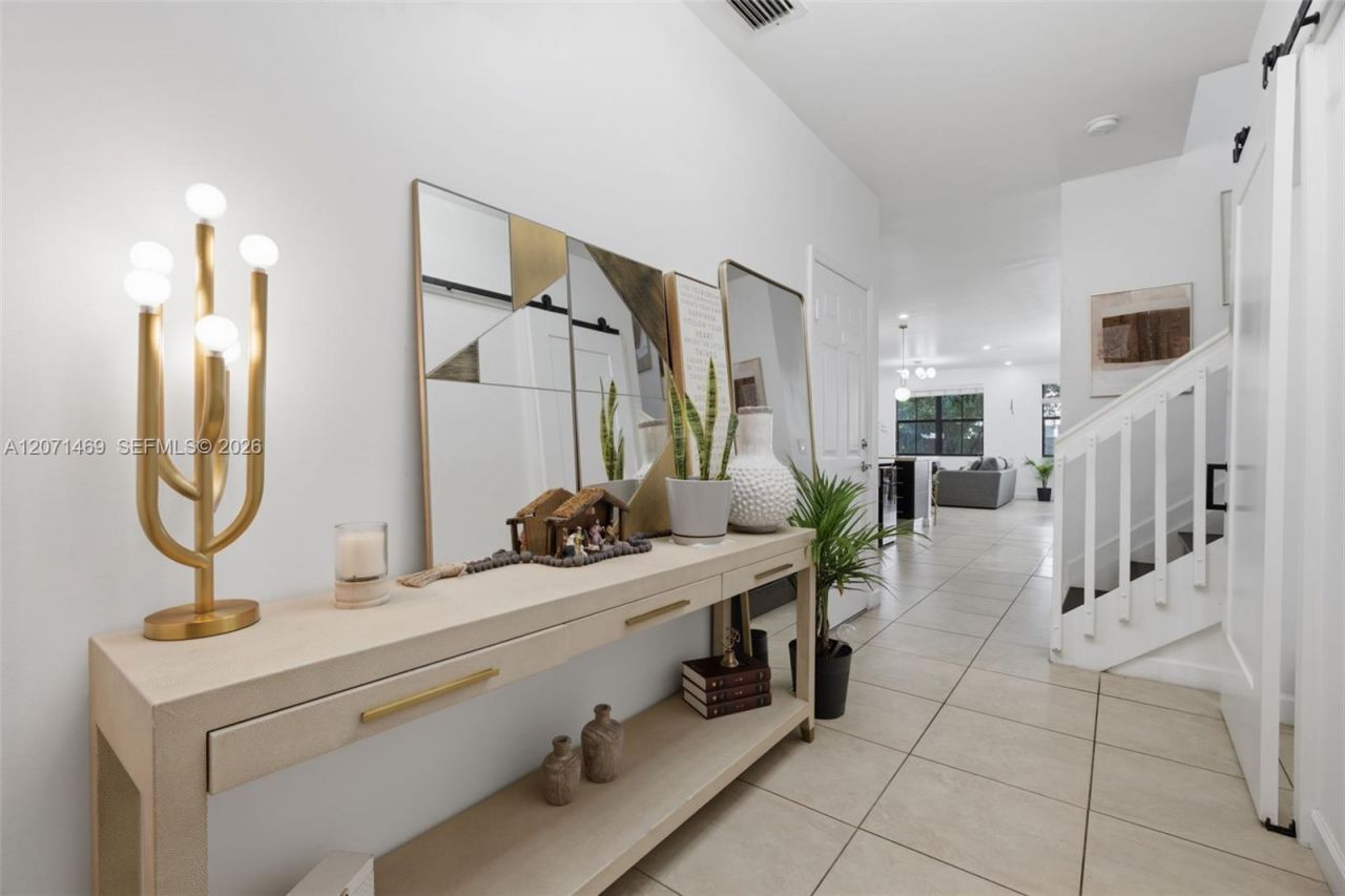 7042 NW 103rd Path , Doral, FL 33178 Photo