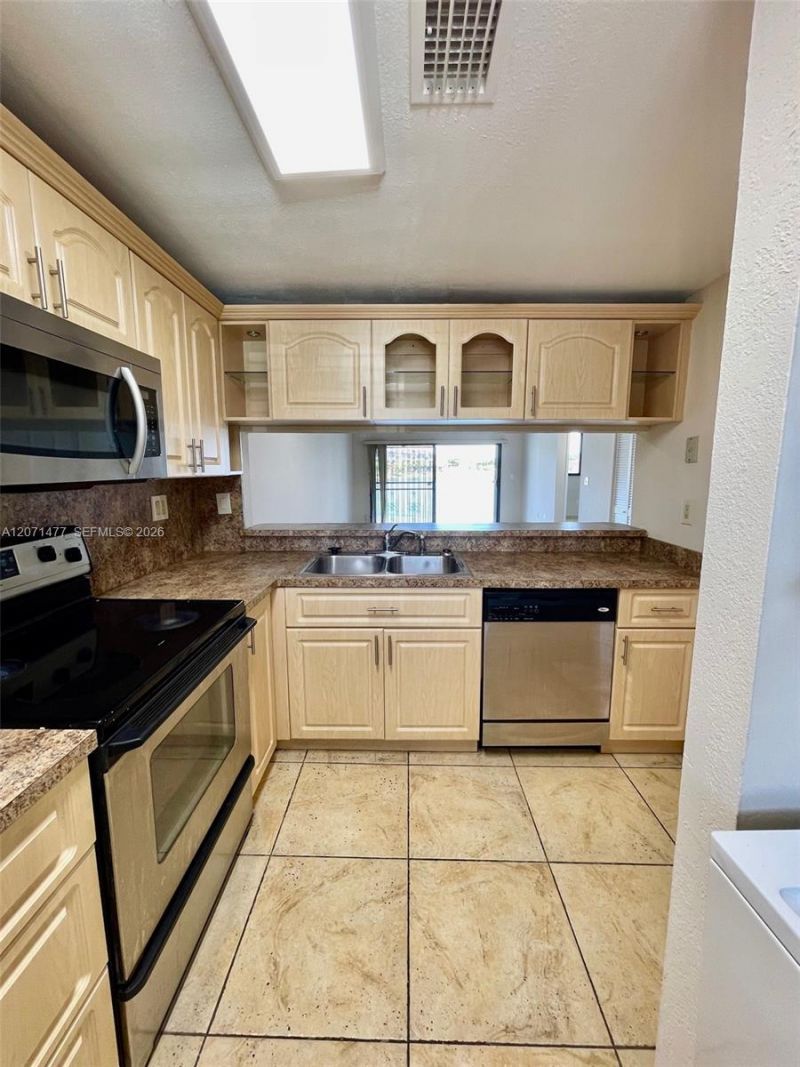 10290 NW 9th St Cir , Unit 113, Miami, FL 33172 Photo