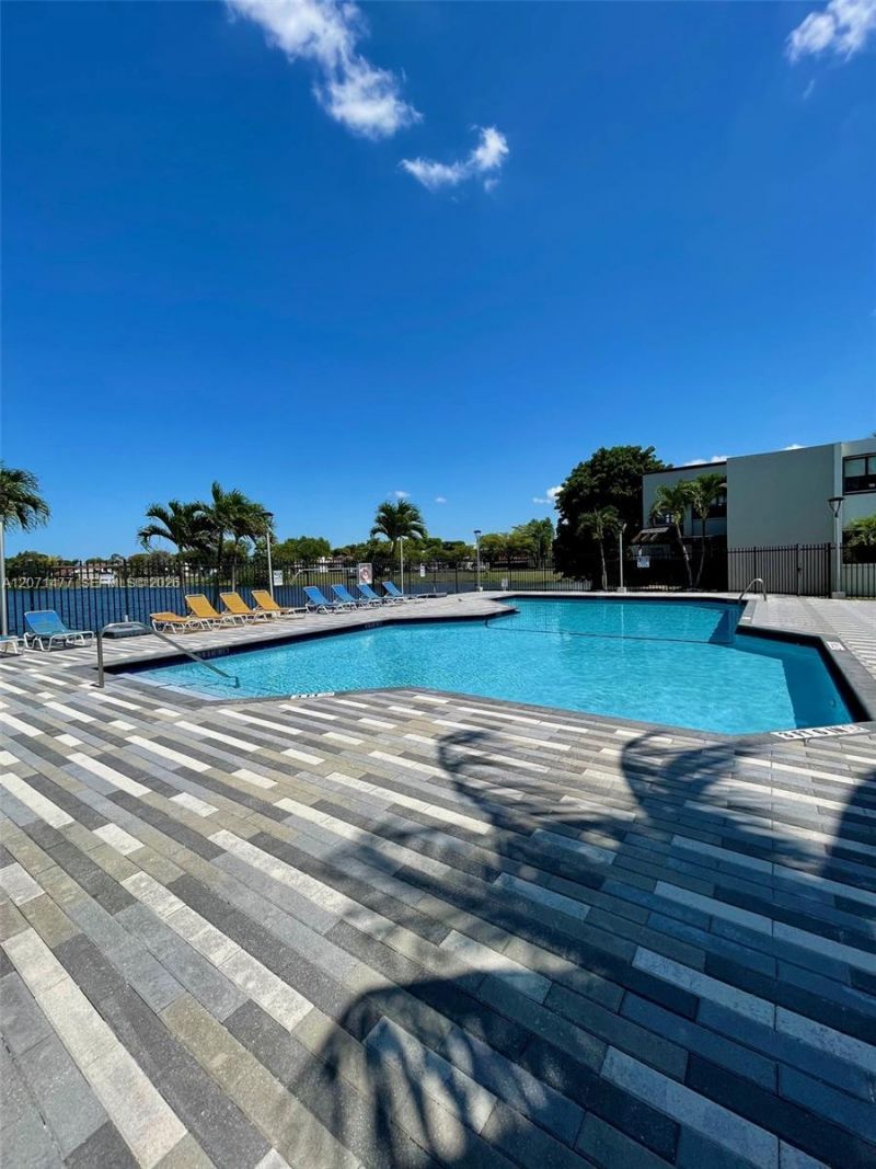 10290 NW 9th St Cir , Unit 113, Miami, FL 33172 Photo
