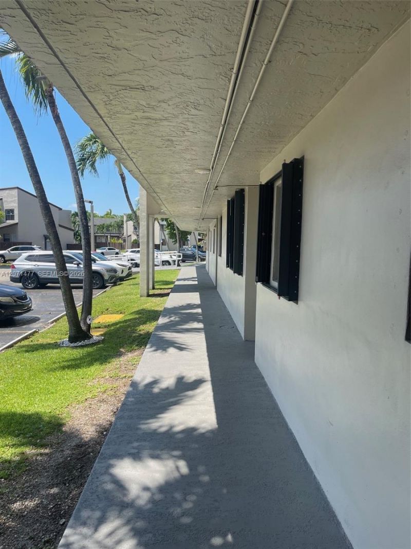 10290 NW 9th St Cir , Unit 113, Miami, FL 33172 Photo