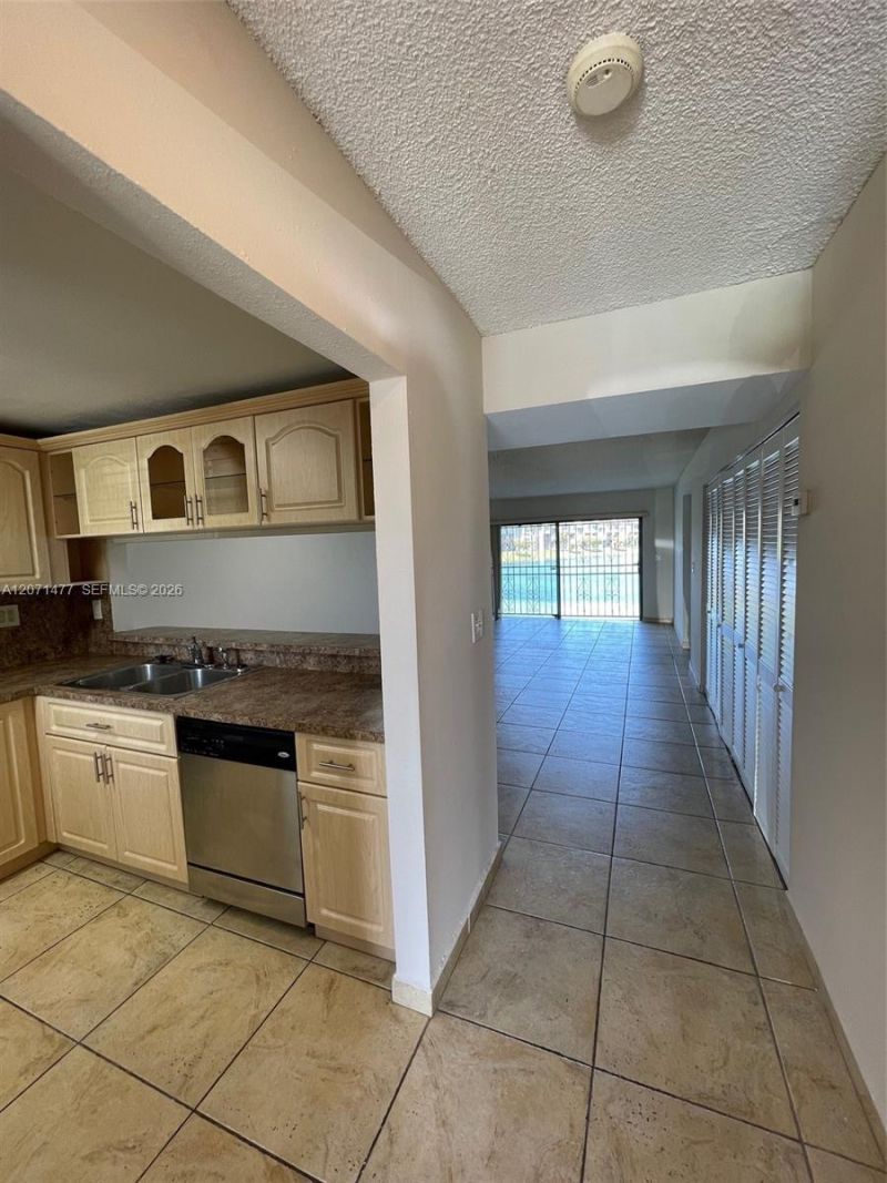 10290 NW 9th St Cir , Unit 113, Miami, FL 33172 Photo