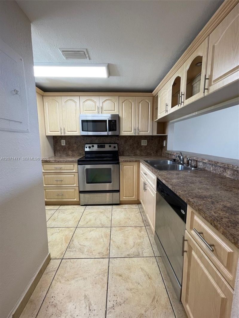 10290 NW 9th St Cir , Unit 113, Miami, FL 33172 Photo