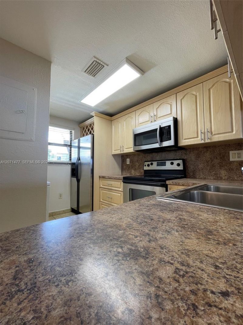 10290 NW 9th St Cir , Unit 113, Miami, FL 33172 Photo